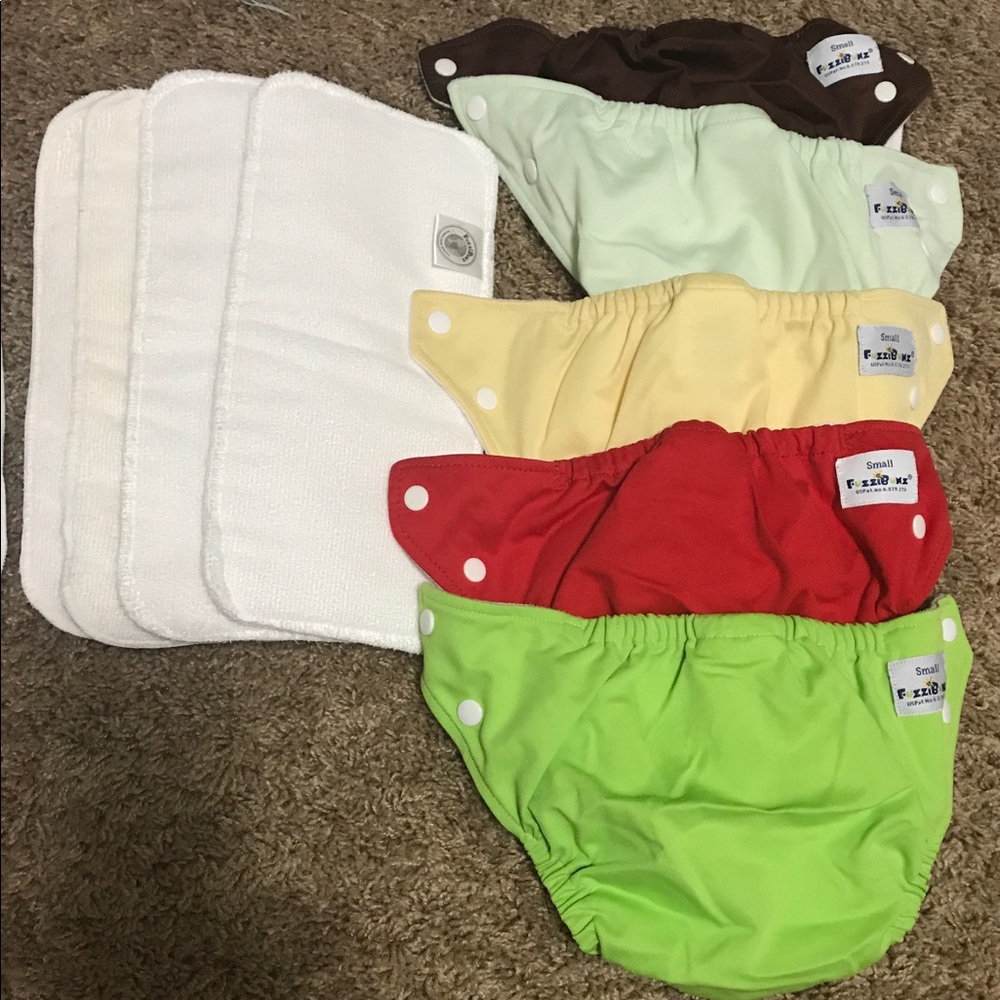 Fuzzi Bunz Cloth Diapers — like new!!